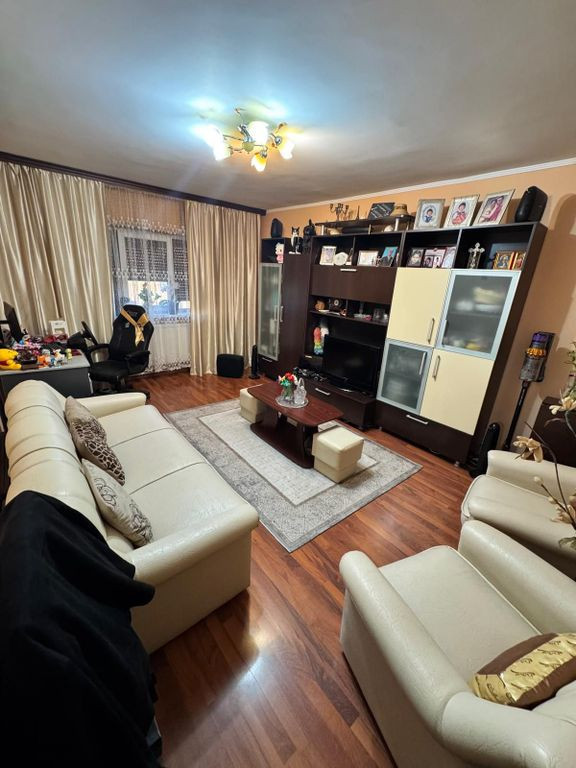 Apartament 3 camere decomandat Dacia