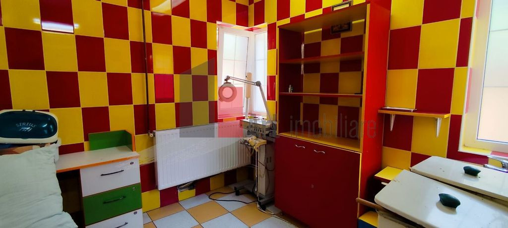 Spatiu Crangasi, intrare din strada