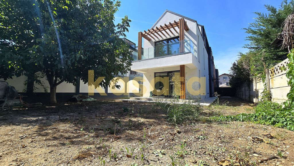 Vila Sisesti | 4 camere | Curte libera 211 mp | VIDEO