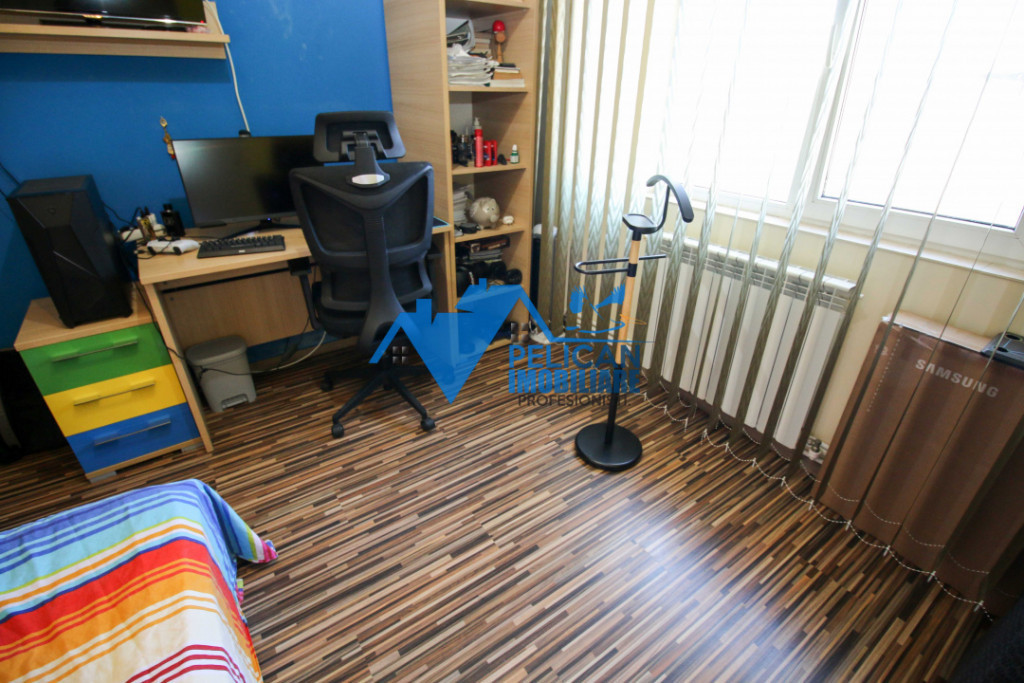 E3, decomandat, 2 camere, etajul 3, centrala proprie