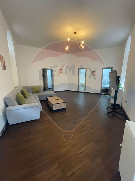 Apartament cu 3 camere de închiriat Unirii