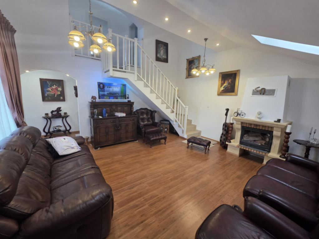 Casa moderna mobilata cu beci 165mp +3000mp teren Cotnari