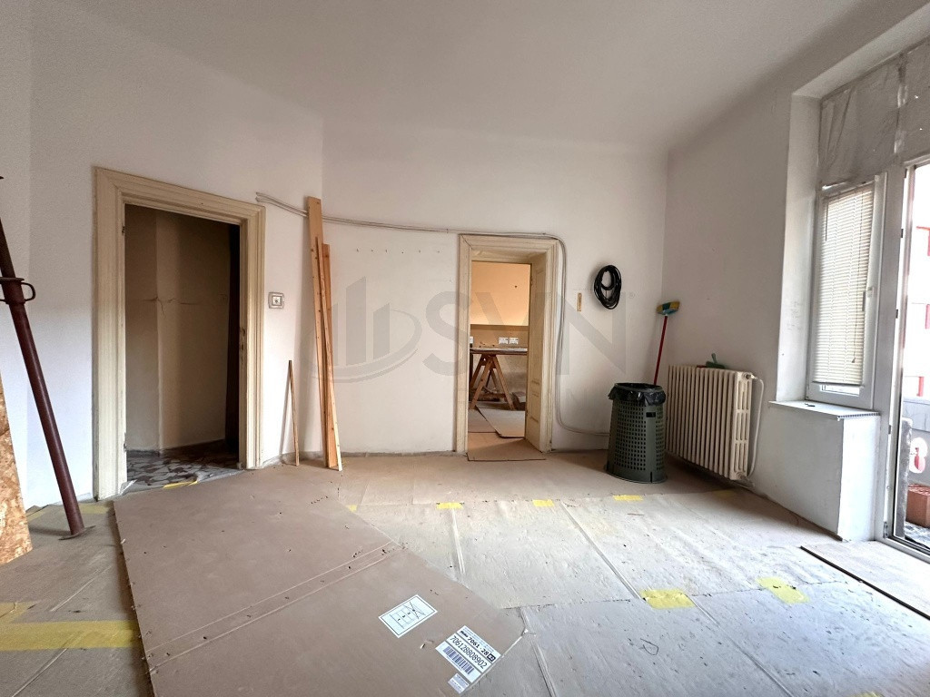 Apartament 5 camere de Universitate