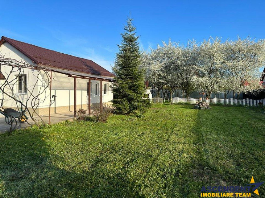 Casa cu 2 camere, curte si gradina verde de 800 mp,teras#259