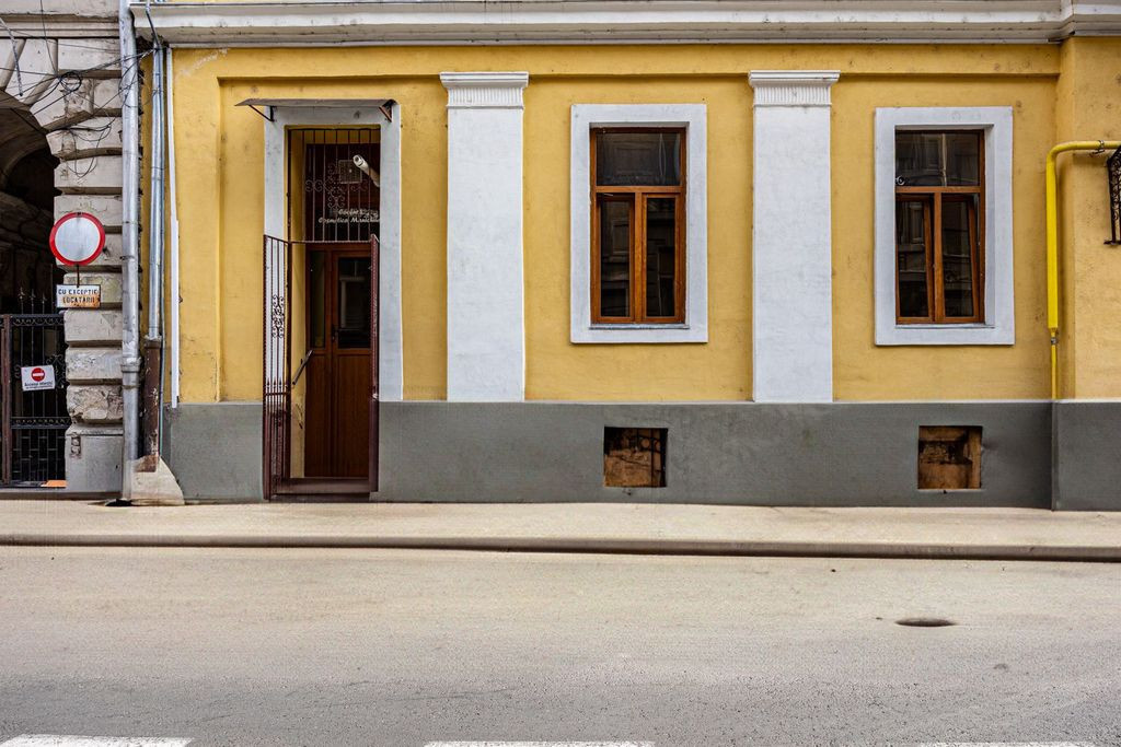 Spațiu comercial strada Episcopiei nr 1, Pregătit pt af...