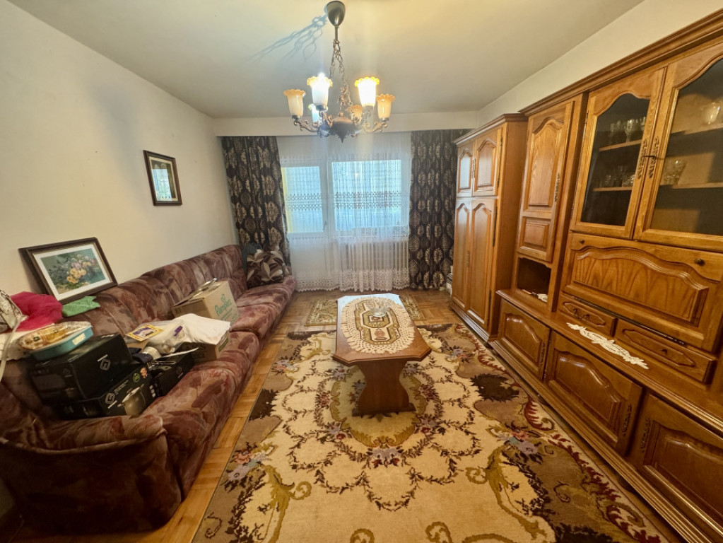 Apartament 3 camere parter înalt