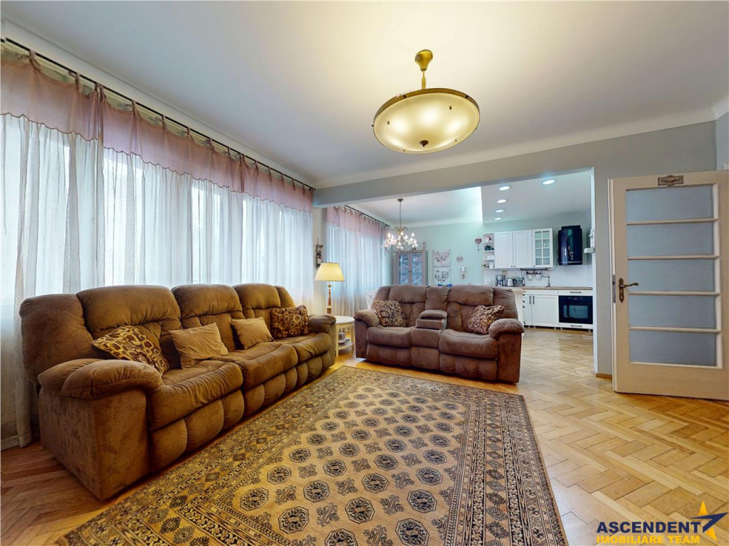 Tur LIVE! Proprietate regim special, Central, Brasov