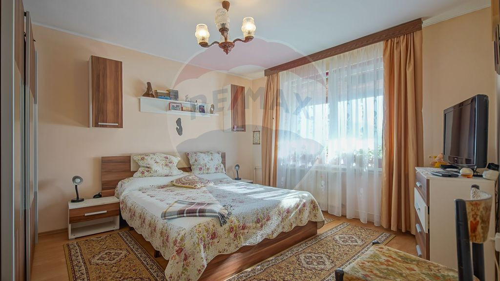 Casă spațioasă și practică, aproape natură si oraș...