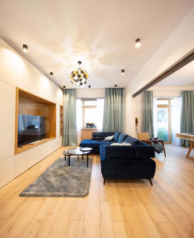 Apartament cu personalitate, tavan înalt și terasă – zo