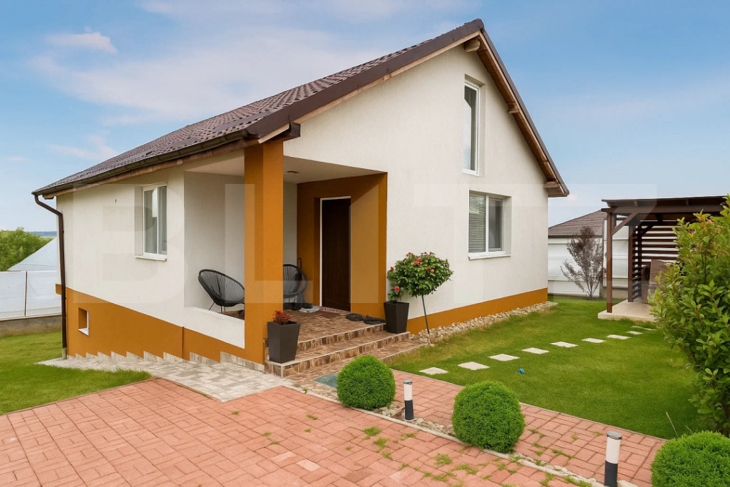 Casa individuala de 3 camere, 110mp, curtea 350mp, zona Sani