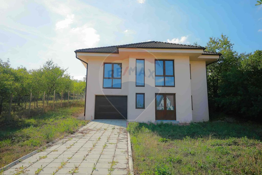 Casă / Vilă cu 4 camere de vânzare Ultracentral Str. L...