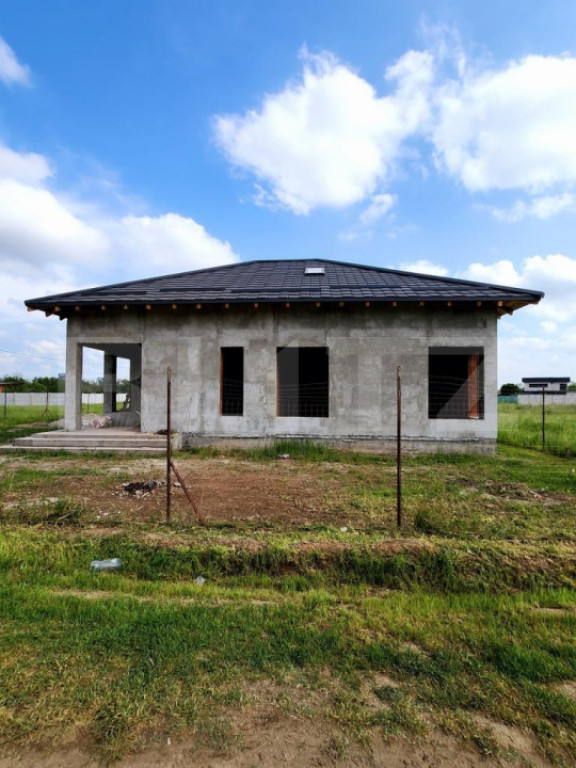 Casa P + M la rosu,Craiova, zona Tancodrom, cu posibilitate