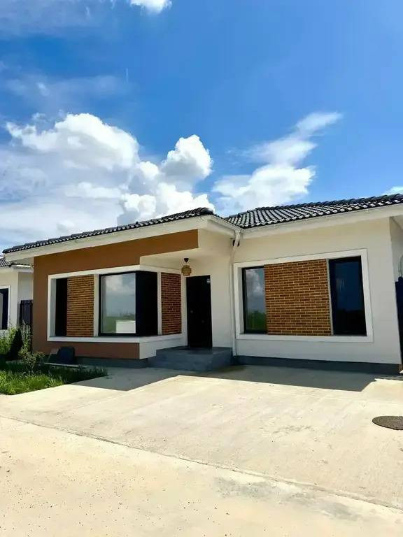 Vila lux individuala in cartier nou securizat racordat la...