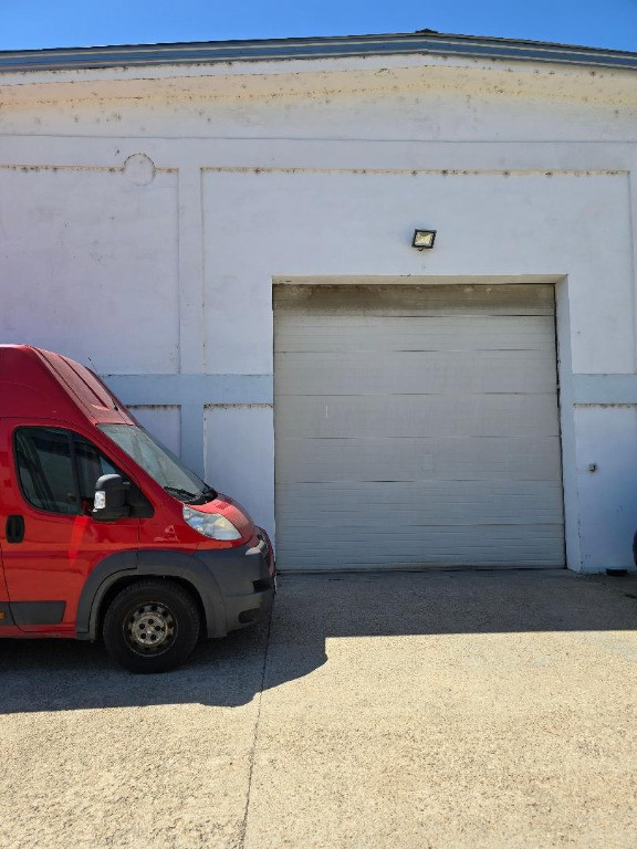 Hala circa 350 mp , zona Borsului , ocupabila imediat