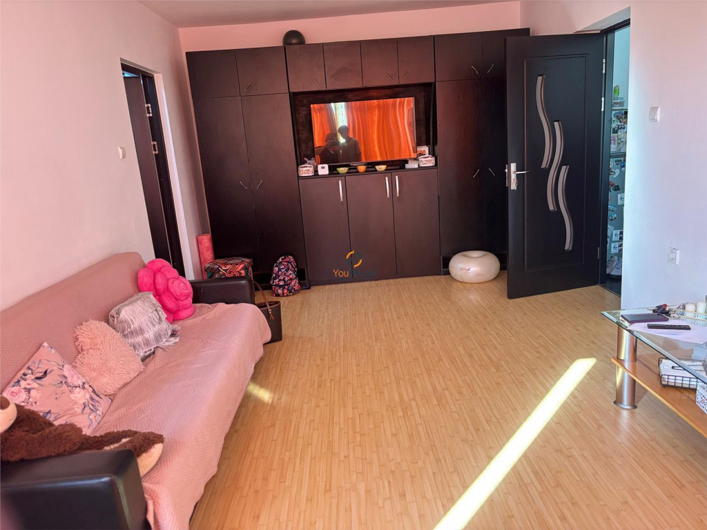 Apartament 2 camere cu centrala zona Ronat