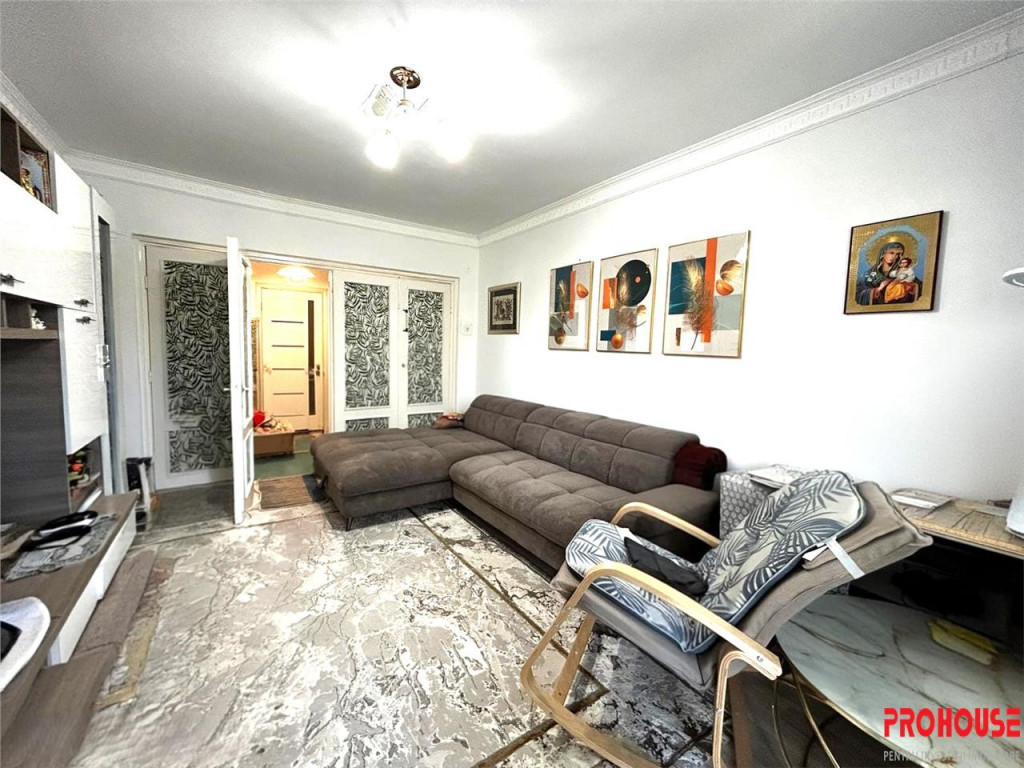 Zona Piata Sud - 2 camere decomandat - etajul 2