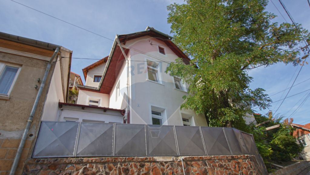 Comision 0% Casă singur in curte cartier Schei