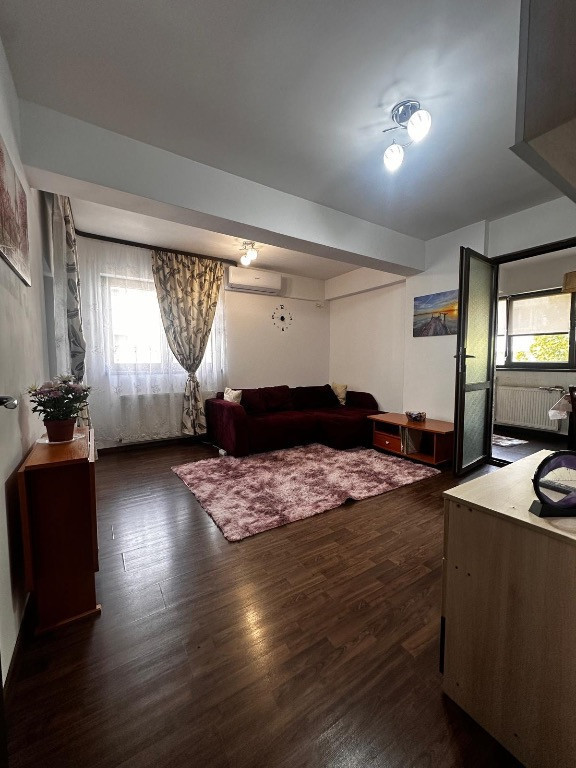 Oferim spre vânzare un apartament cu 3 camere situat pe Drumu Fermei