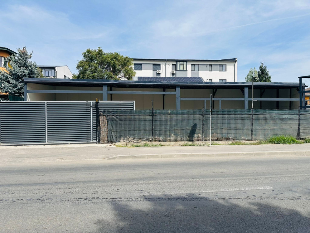 Spațiu comercial de închiriat, stradal, str Crinului,Roșu
