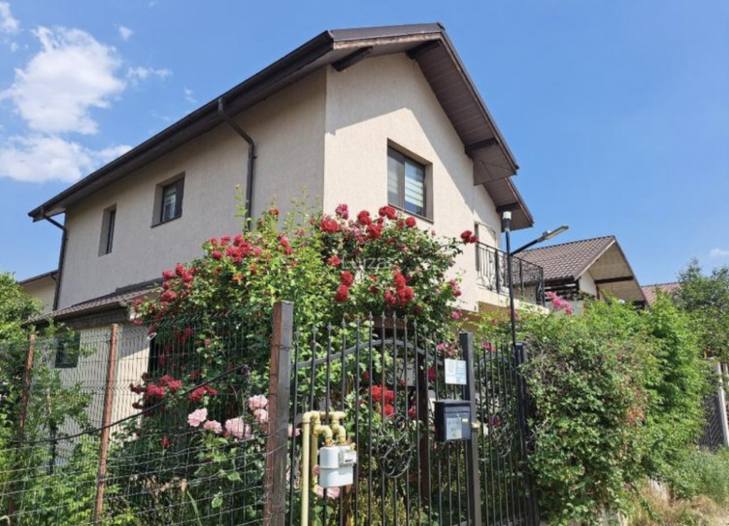 Vila superba cu foișor la 2 minute de Ghencea pe strada Sa