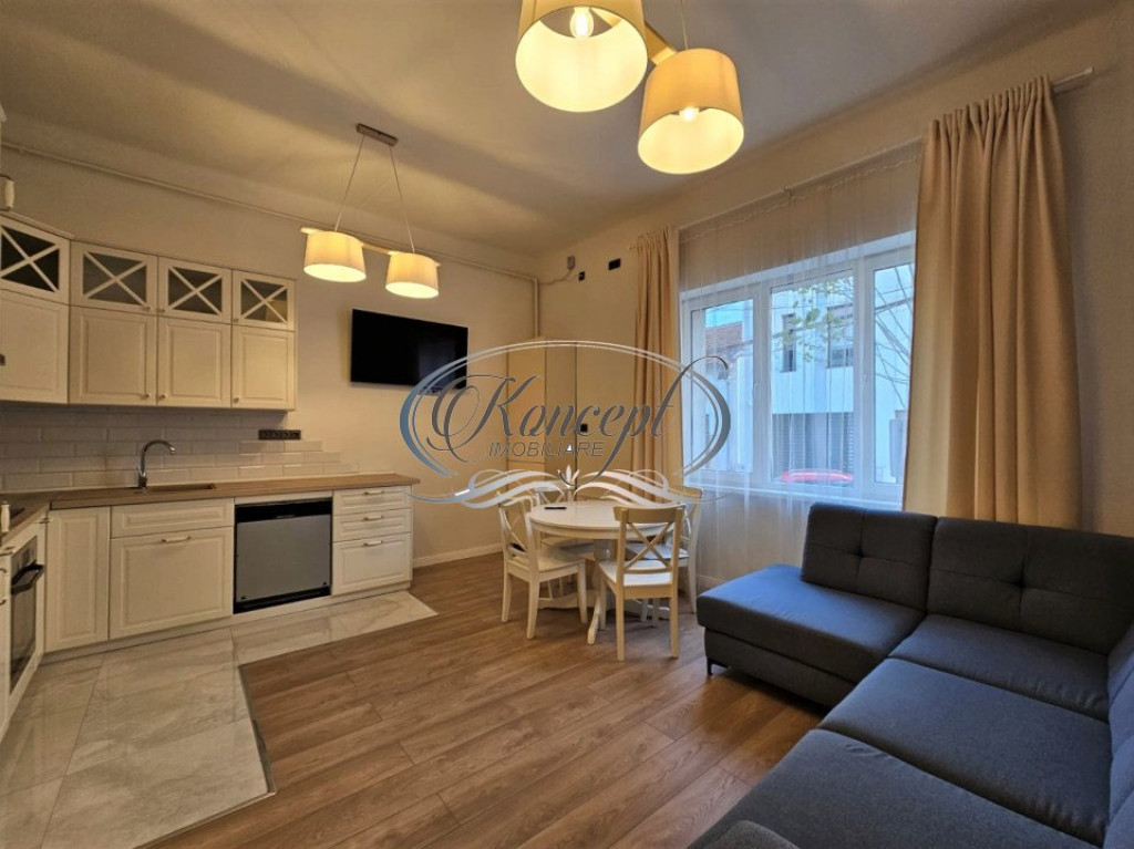 Apartament semicentral cu terasa si curte interioara, strada