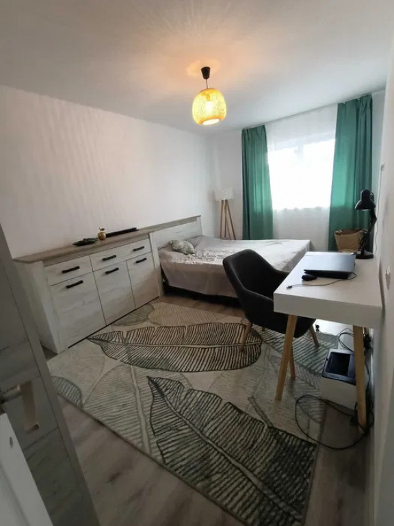 Studio 44 mp cu balcon si parcare, Subcetate