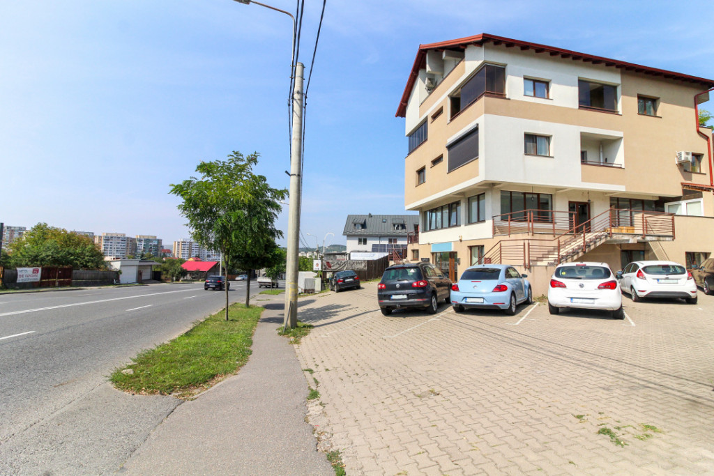 Spatiu comercial /birou /showroom /cabinet, imobil 2013, 108