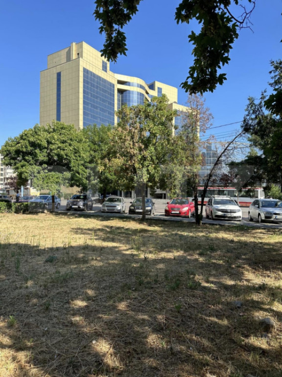 Teren intravilan stradal, amplasament central, zona McDonlad