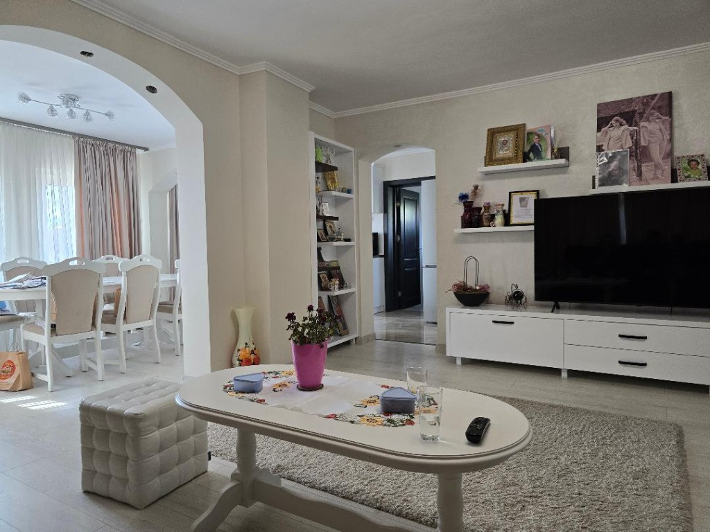 Vila D+P+M, Zona -Episcopia, teren 513 mp, lux, SC-310 , garaj, gaz