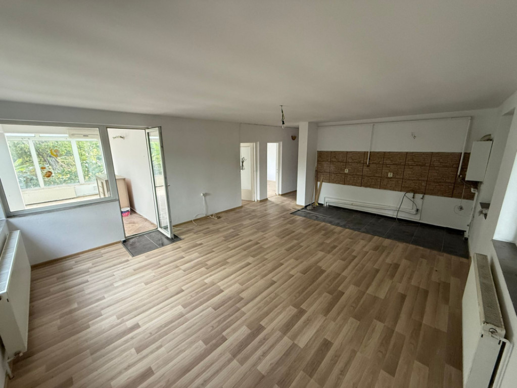 Apartament 3 camere, in casa tip vilă, cu terasă extinsă,