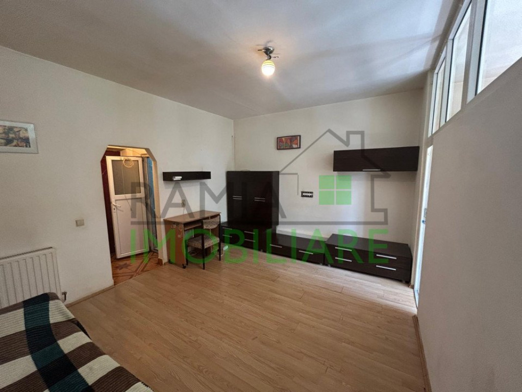 Garsonieră 33 mp în Tractorul, aproape de Coresi Mall