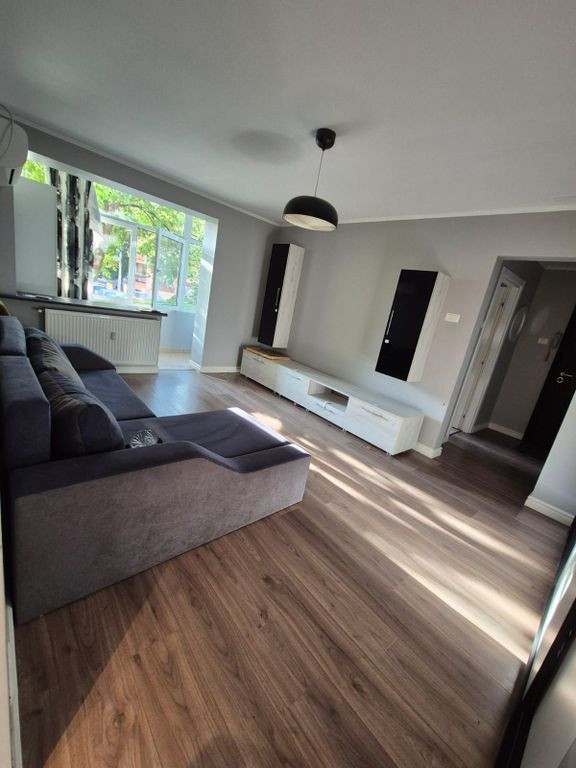 Apartament 2 camere semidecomandat situat pe Bd 1 Decembr...