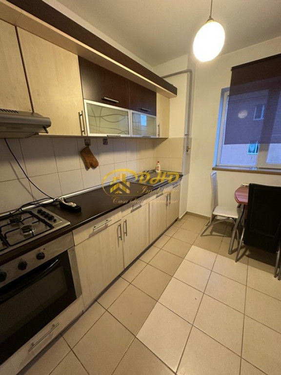 Ap. 3 cam Tătărași, bloc 2010, mobilat și utilat, etaj intermediar