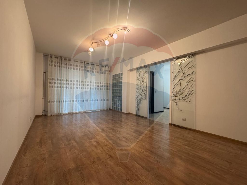 Apartament 3 cam de vânzare Drumul Taberei-metrou Valea ...