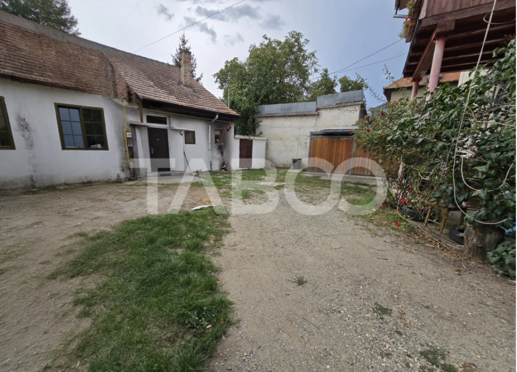 Apartament decomandat 4 camere 130mpu pivnita acces auto Ora