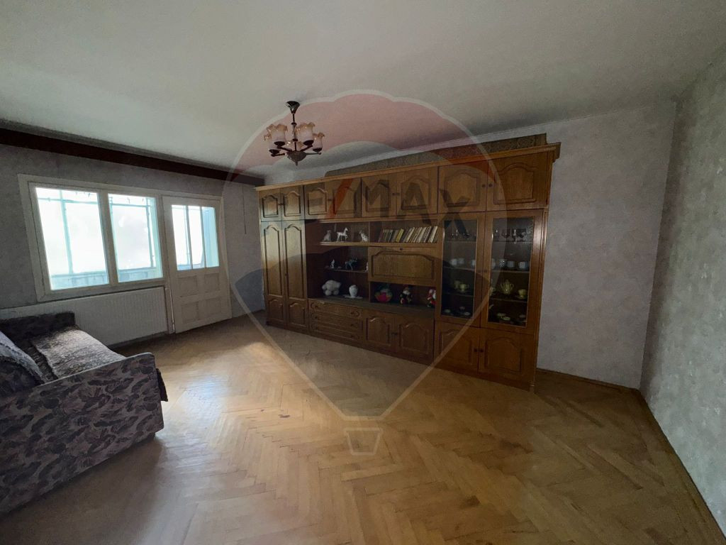 Apartament la etajul 1 pe str. Mitropolit Varlaam