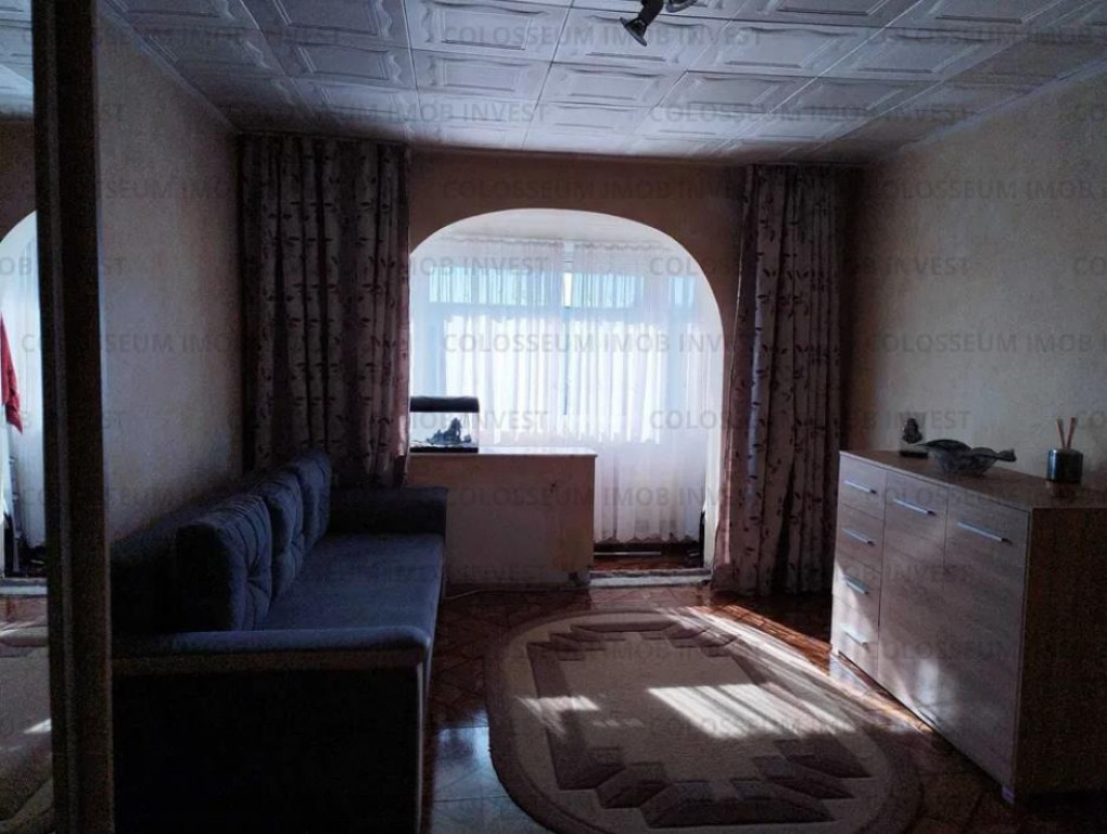 Apartament 4 camere, semidecomandat - zona Tractorul