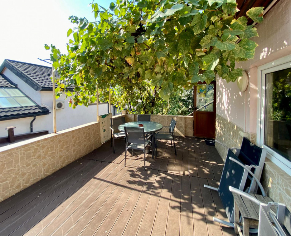 Apartament 2 camere in vila cu centrala proprie si terasa, ,