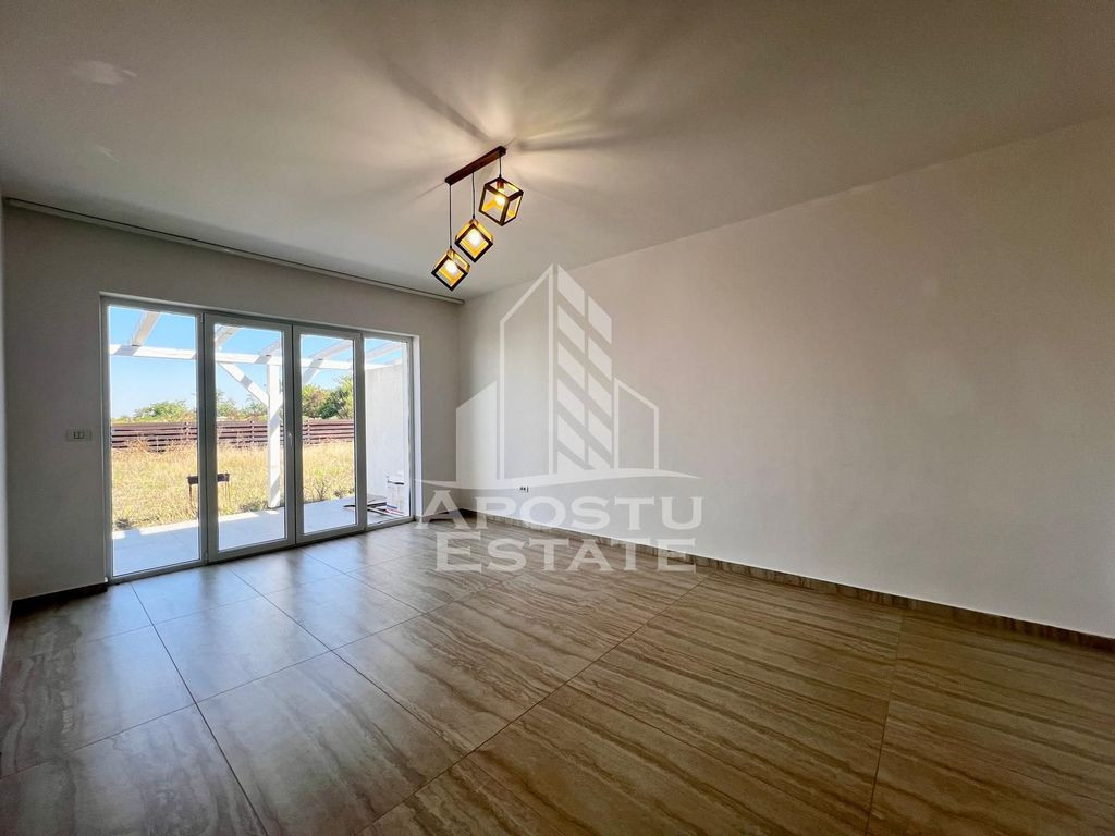 Jumatate de Duplex, 4 camere, 2 locuri de parcare,curte, ...