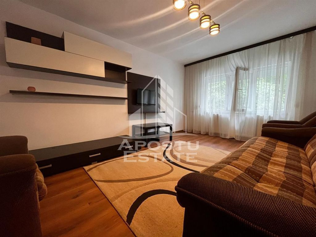 Apartament cu 3 camere, centrala proprie,decomandat in zo...