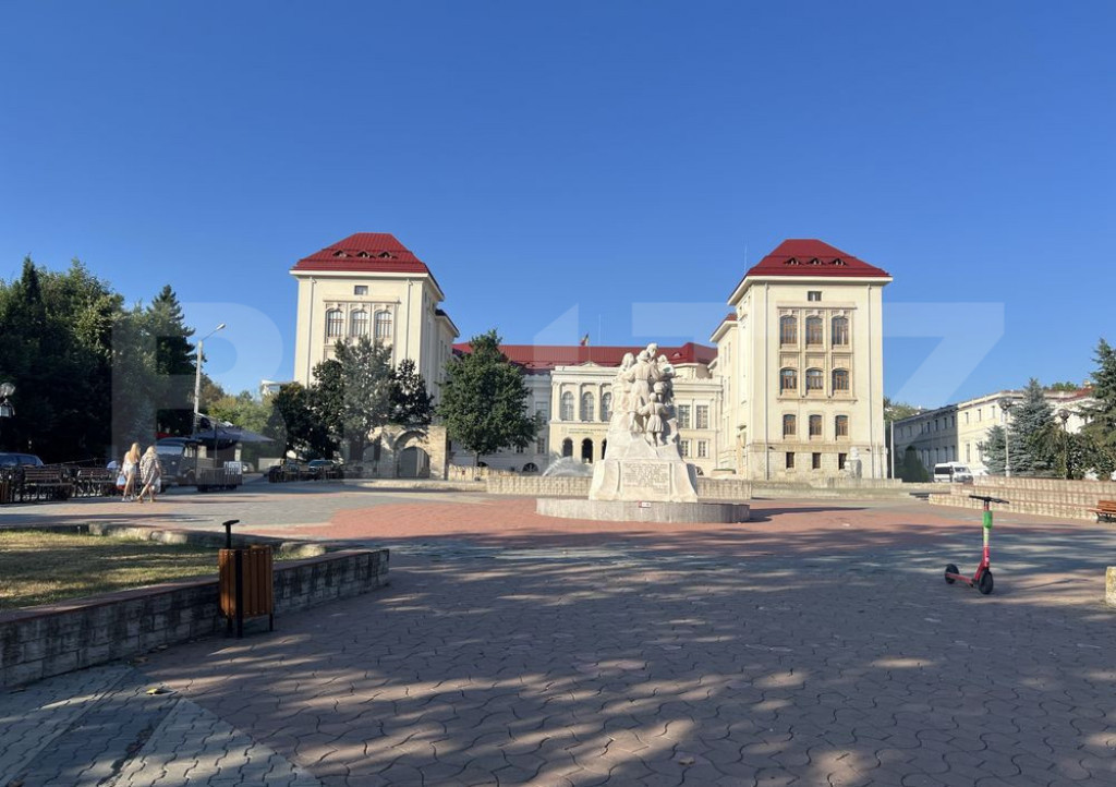 De inchiriat Apartament 3 camere decomandat – Centru Iași