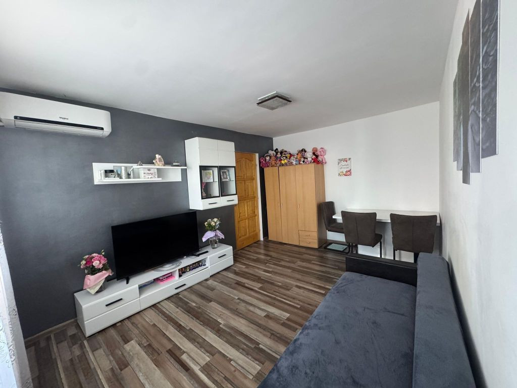 2 camere dristor 40mp decomandat an 1978