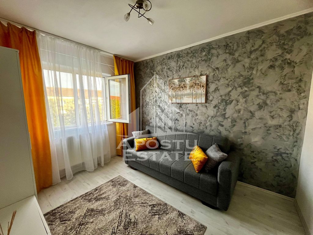 Garsoniera recent renovata in bloc de apartamente,zona Li...