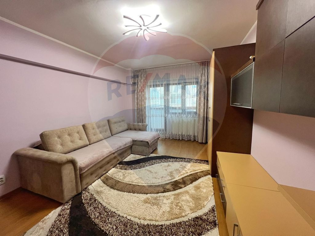 Apartament cu 3 camere de închiriat în zonă centrală