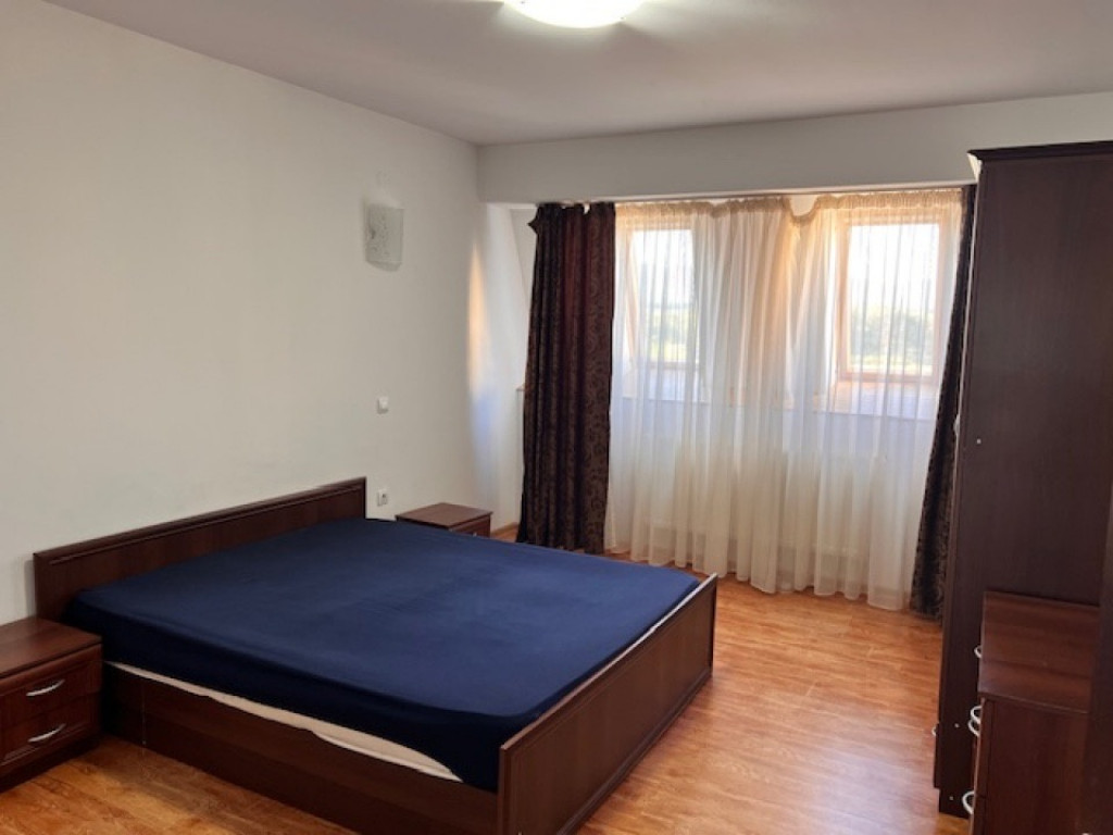 Ap 3 camere et 2 cu doua dormitoare mari