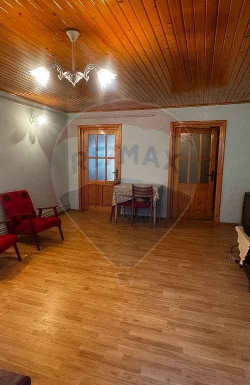 Apartament cu 2 camere de vânzare în zona Zamca