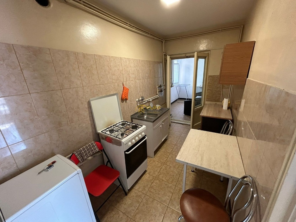 PIATA UNIRII, Ap. 2 cam, D, 500 euro