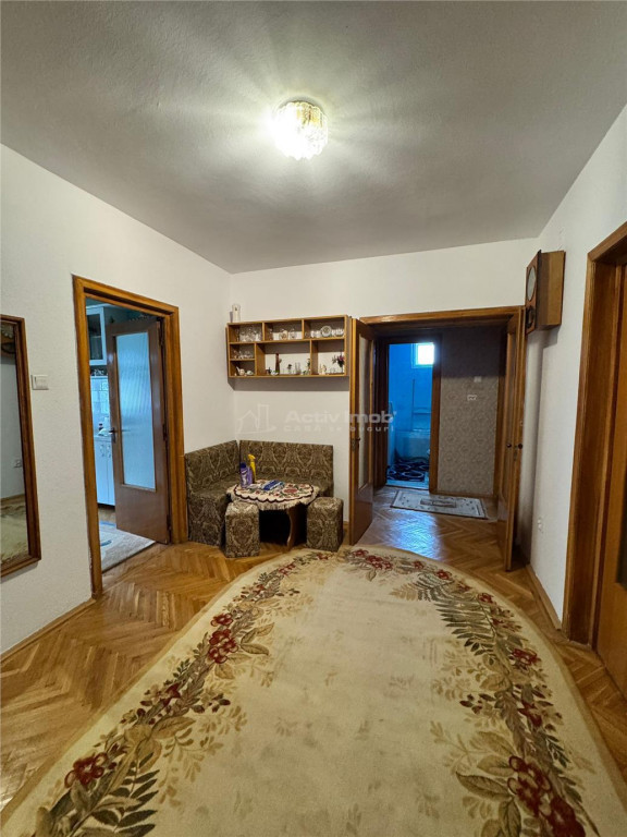 4 camere - 2 bai - 2 balcoane - etaj 2