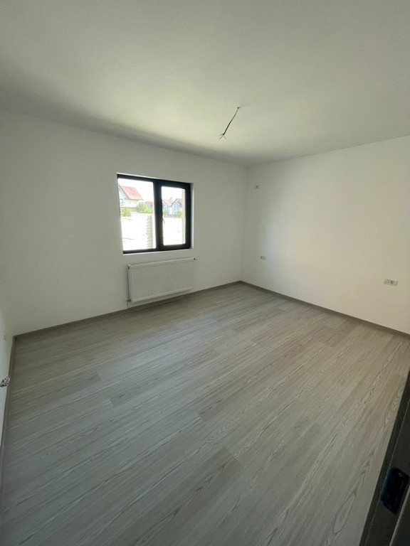 Casa practica PE PARTER, curte generoasa