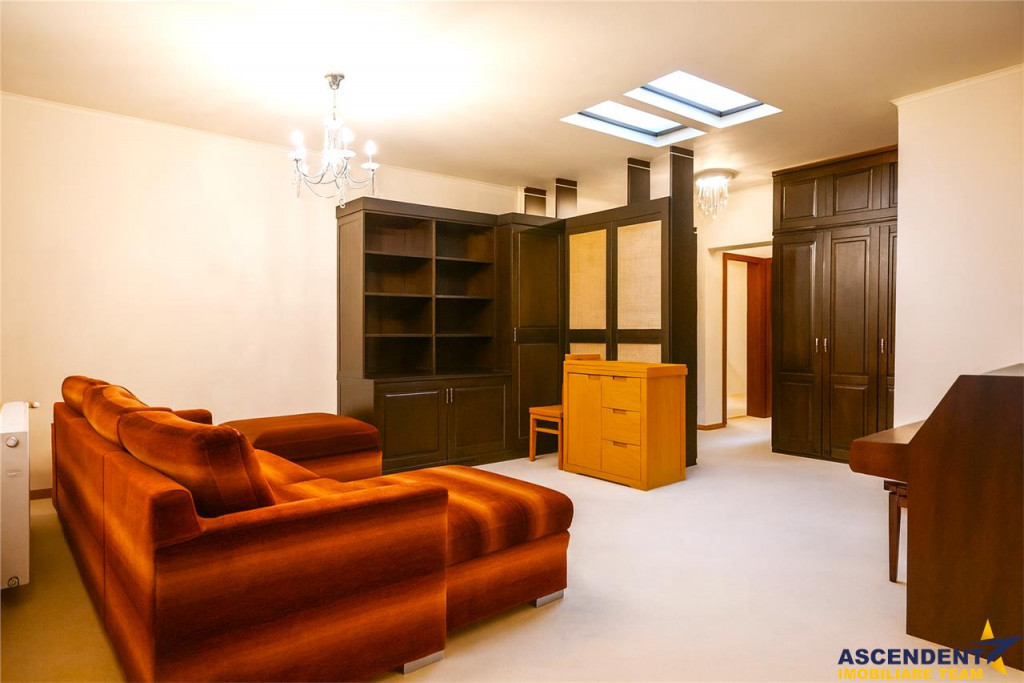 FILM! Rezidenta montana,decor apreciabil, pod mansardabil,ga